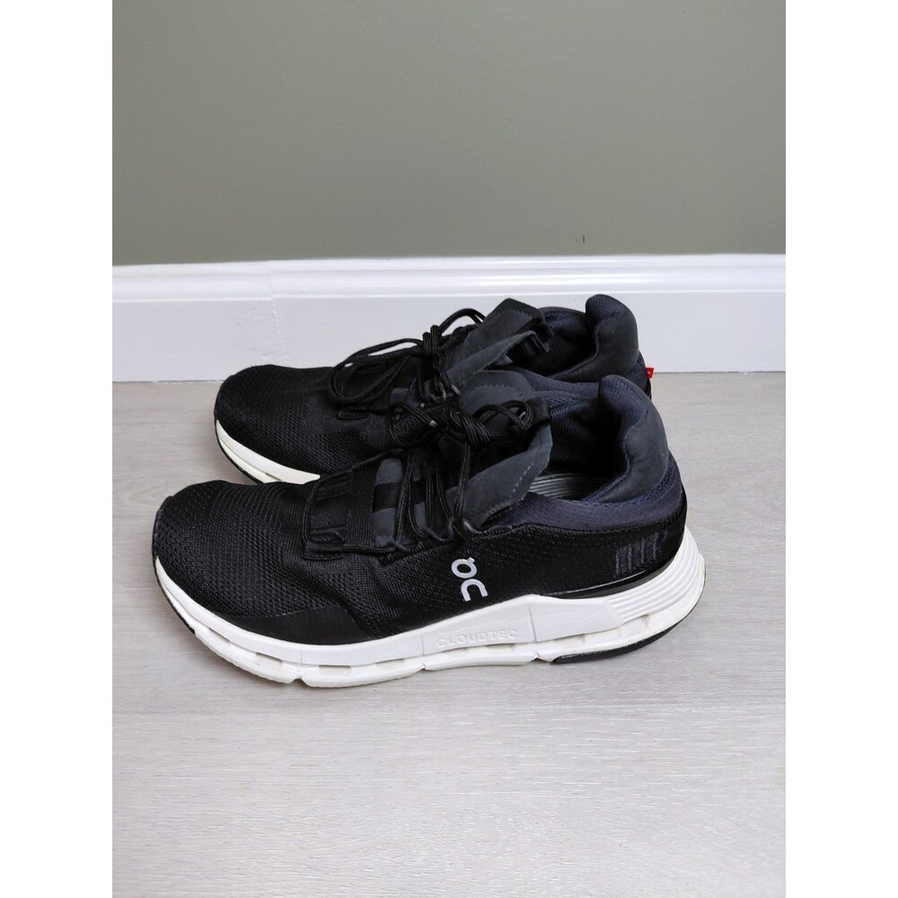On Cloudnova Running Shoes Sneakers Womens Size 8 Black White